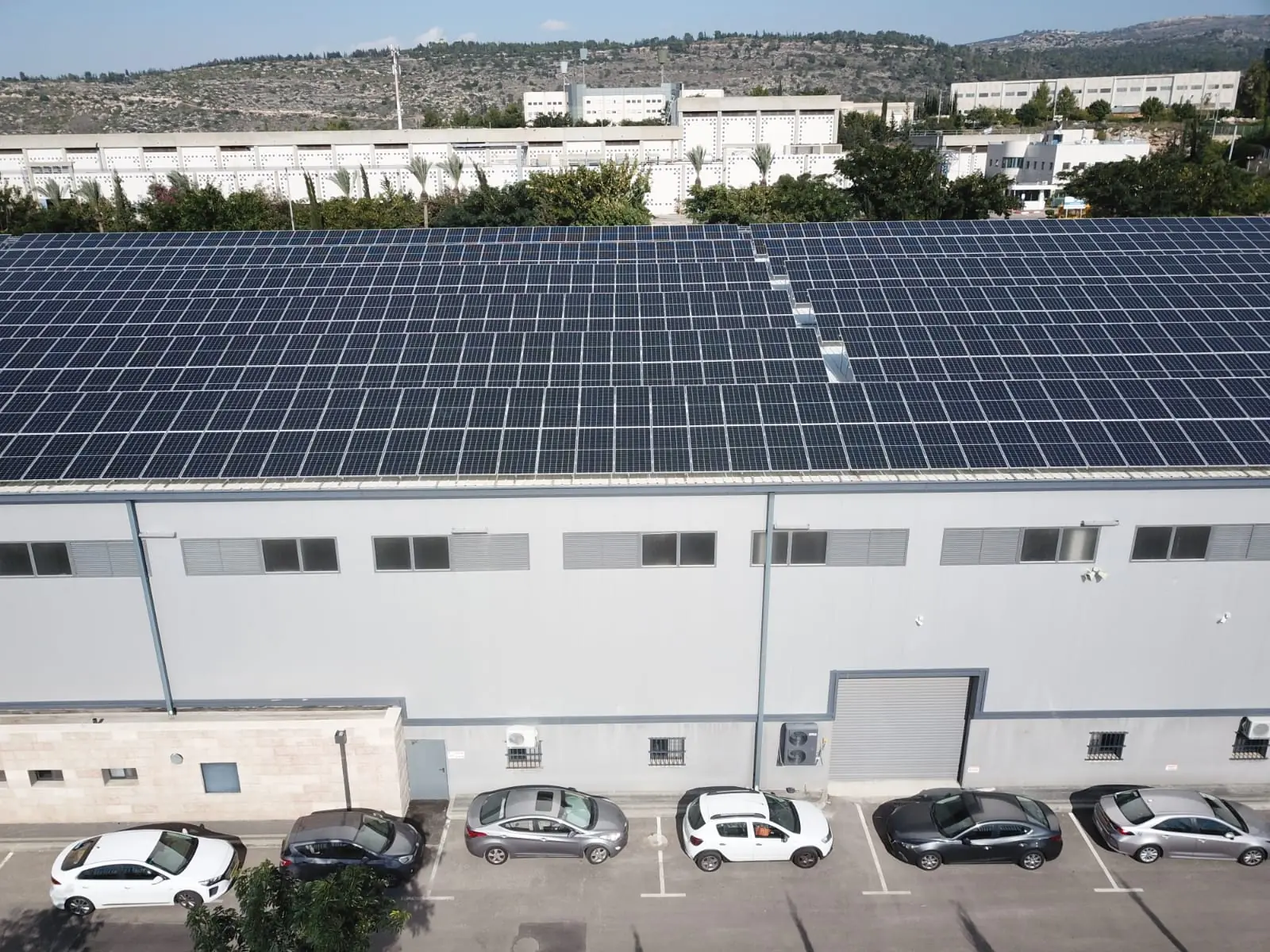 Capannoni con impianto fotovoltaico sul tetto nel distretto Torino Nord, Canavese e Ciriacese